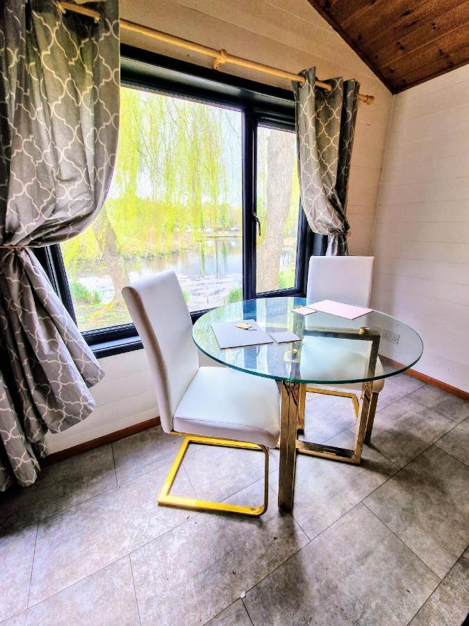 فيلا Magpie 2 Hot Tub Huntersmoon-Warminster-Longleat-Wiltshire المظهر الخارجي الصورة