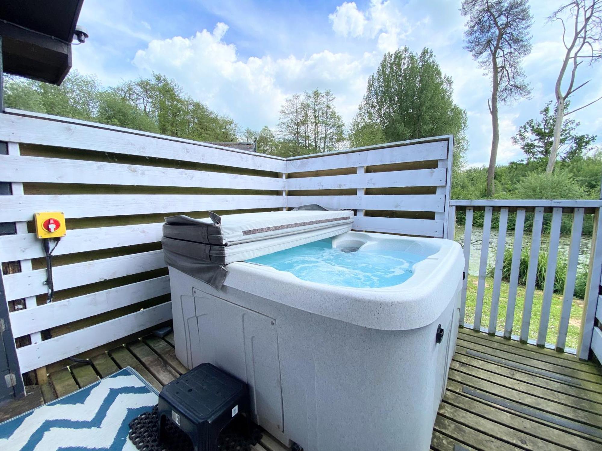 فيلا Magpie 2 Hot Tub Huntersmoon-Warminster-Longleat-Wiltshire المظهر الخارجي الصورة